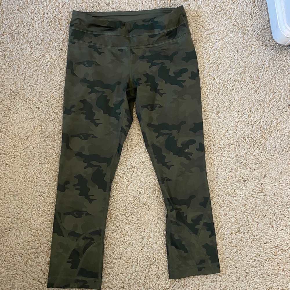 Army print LuluLemon size 4